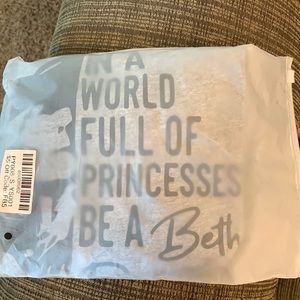 New still in bag Yellowstone t-shirt.